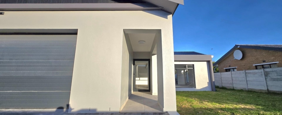 4 Bedroom Property for Sale in Franskraal Western Cape